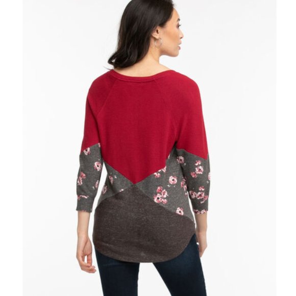 V-Neck Patchwork Top - Picture 9 of 10